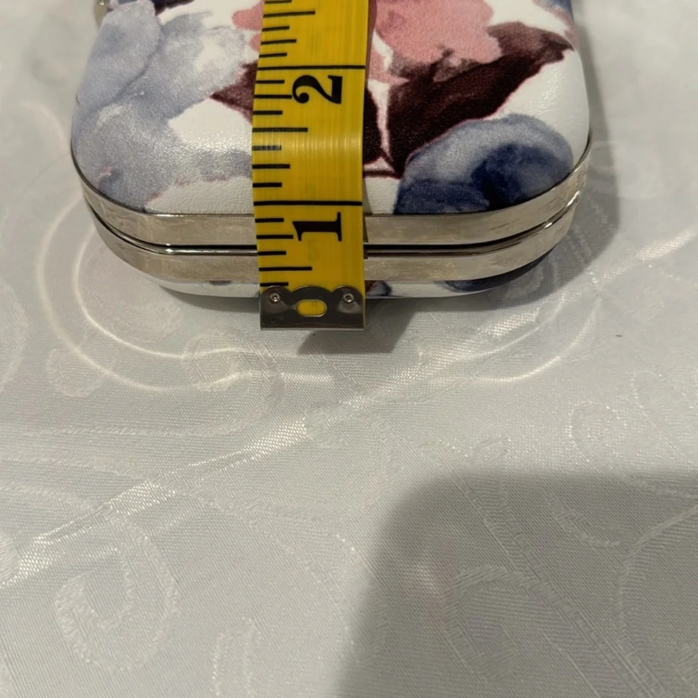 🌟3/$15🌟🎉HP🎉Lulu Thownsend Small Floral Bag - Picture 9 of 10